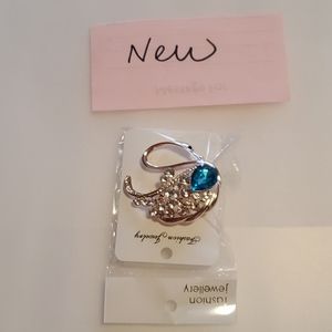 @new@ brooch